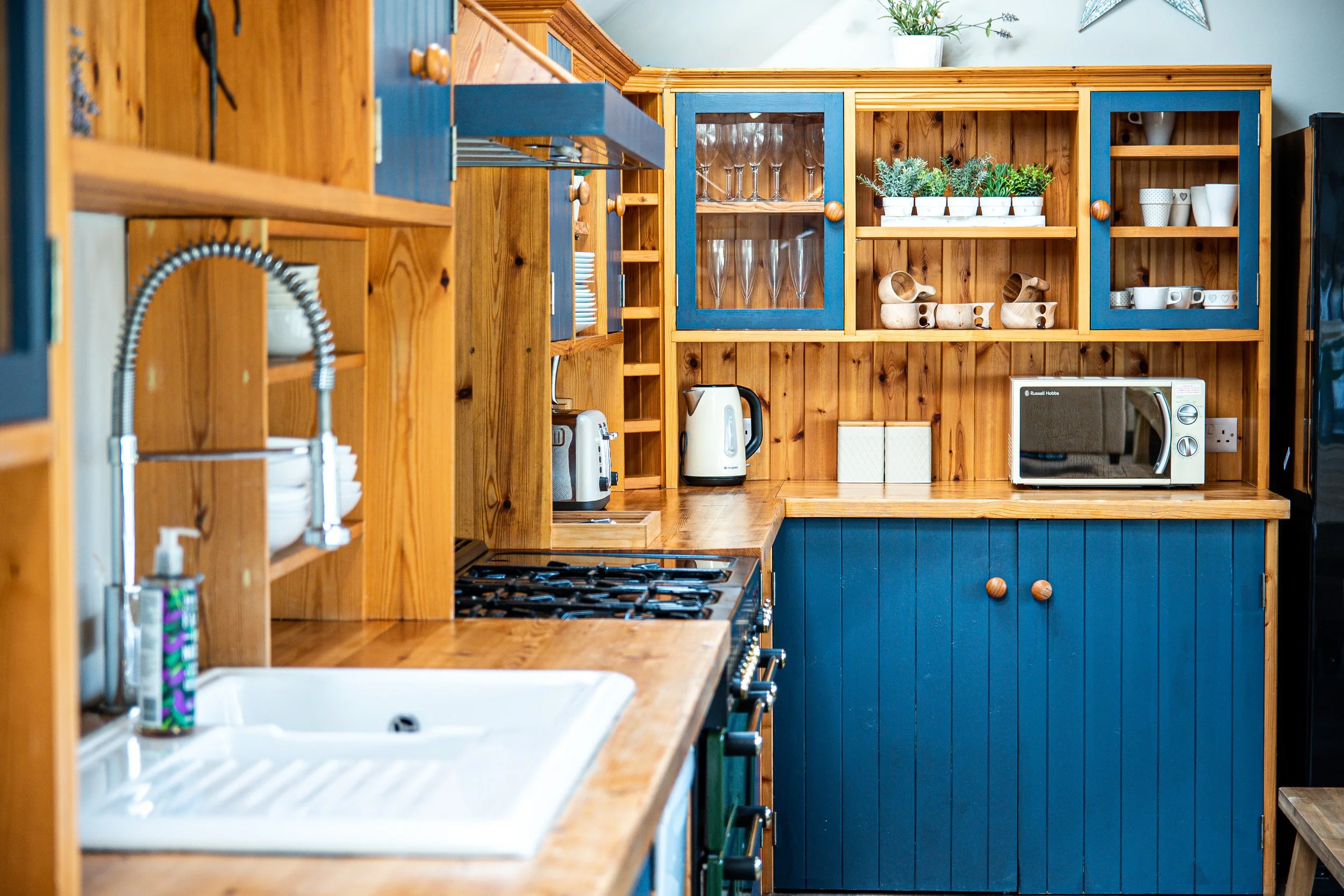 Kitchen with Range Cooker